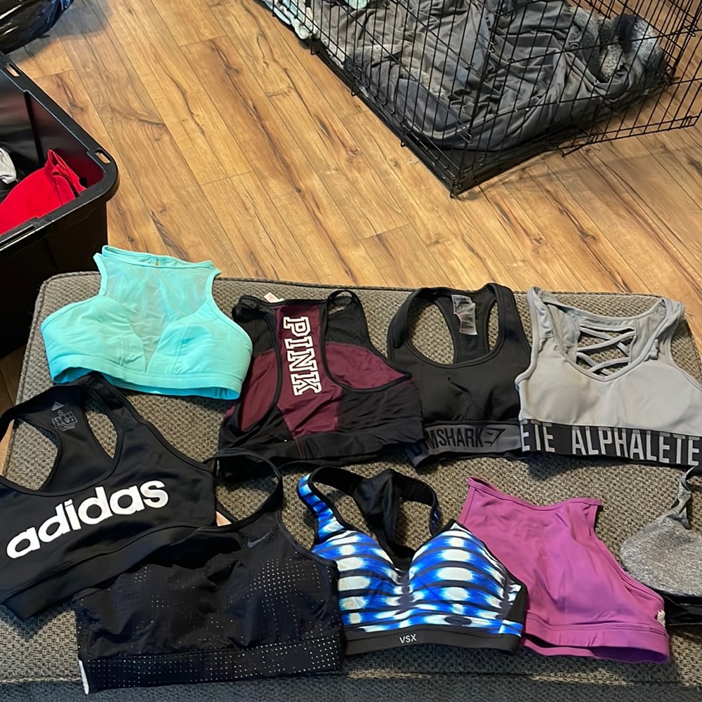 Sports bra lot